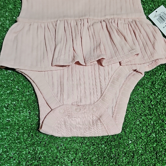 Old Navy Blush Baby Girl Romper - Picture 4 of 5